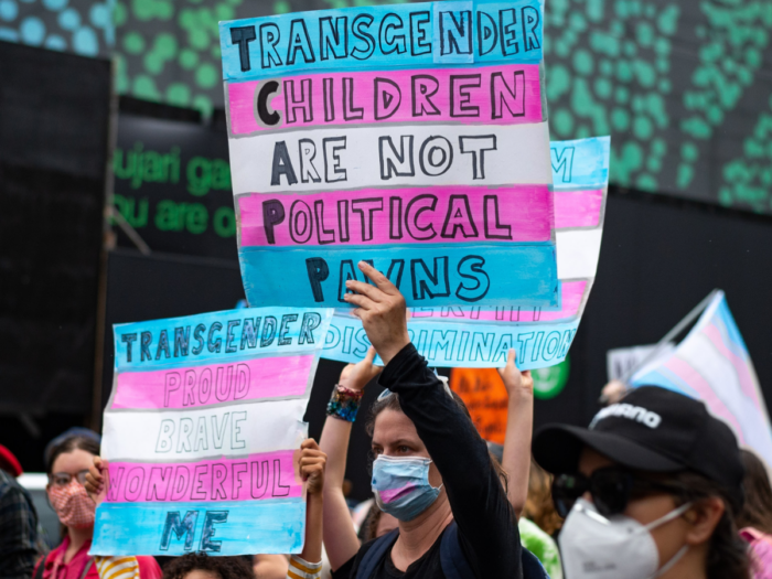 2023-10-12_mT_Web_Beitragsbild_Beau_anti-trans-laws