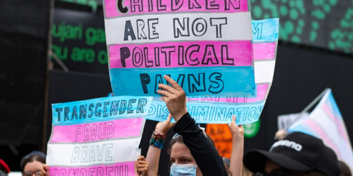 2023-10-12_mT_Web_Beitragsbild_Beau_anti-trans-laws